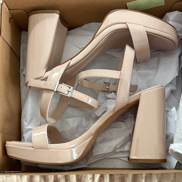 Elegant Nude Block Heel Sandals - Picture 1 of 5